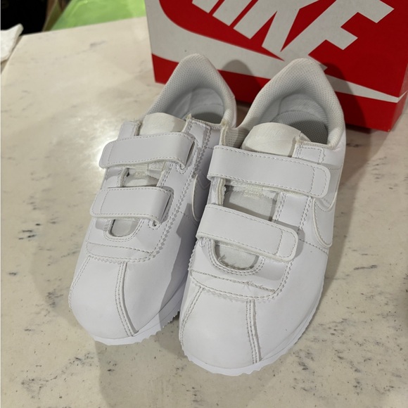 Little Kids Nike Cortez Basic SL Shoes All white (904767100) - Picture 7 of 10